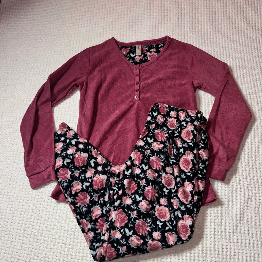 Jesica Simpson pajama Set - pink and Black Floral